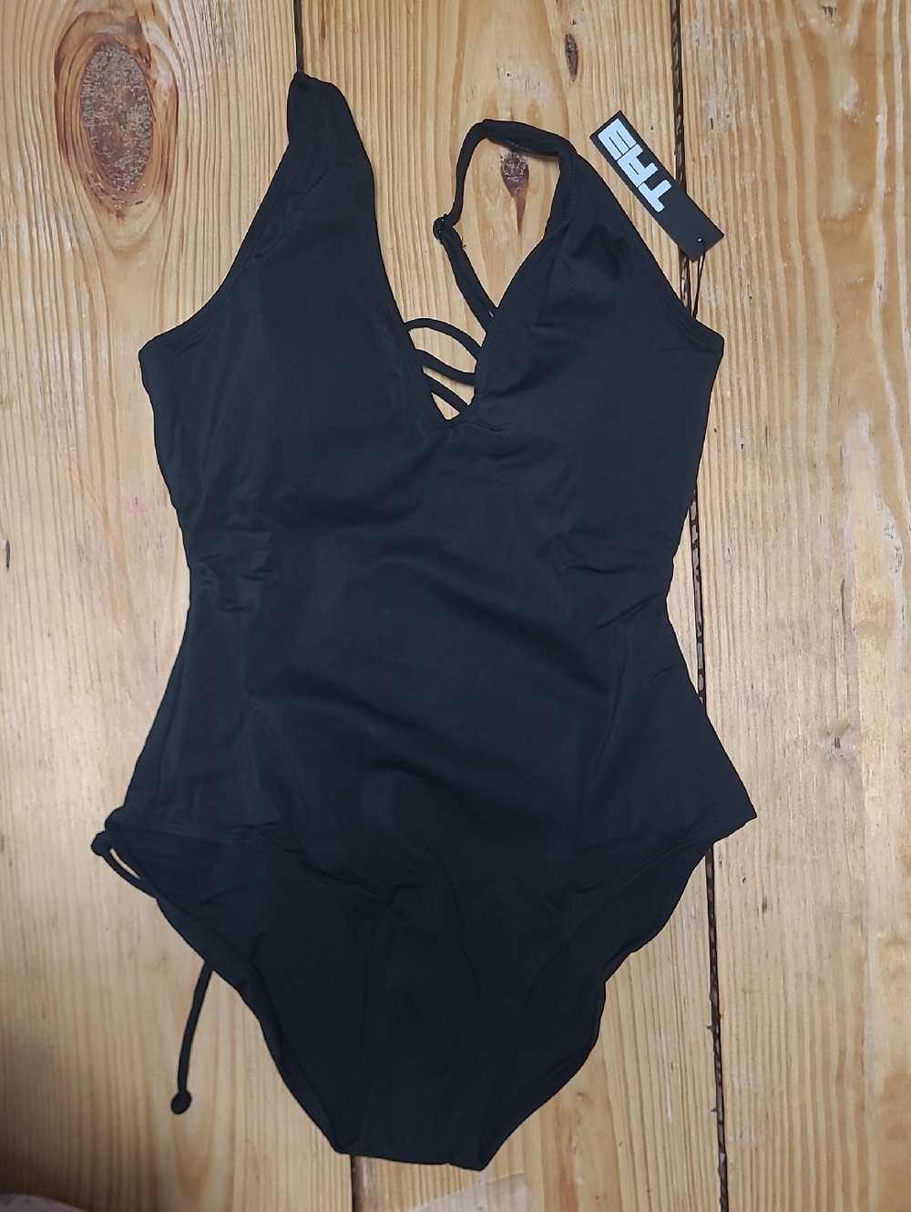 13. NWT  $175 STYLE PLUNGEY L SHORT